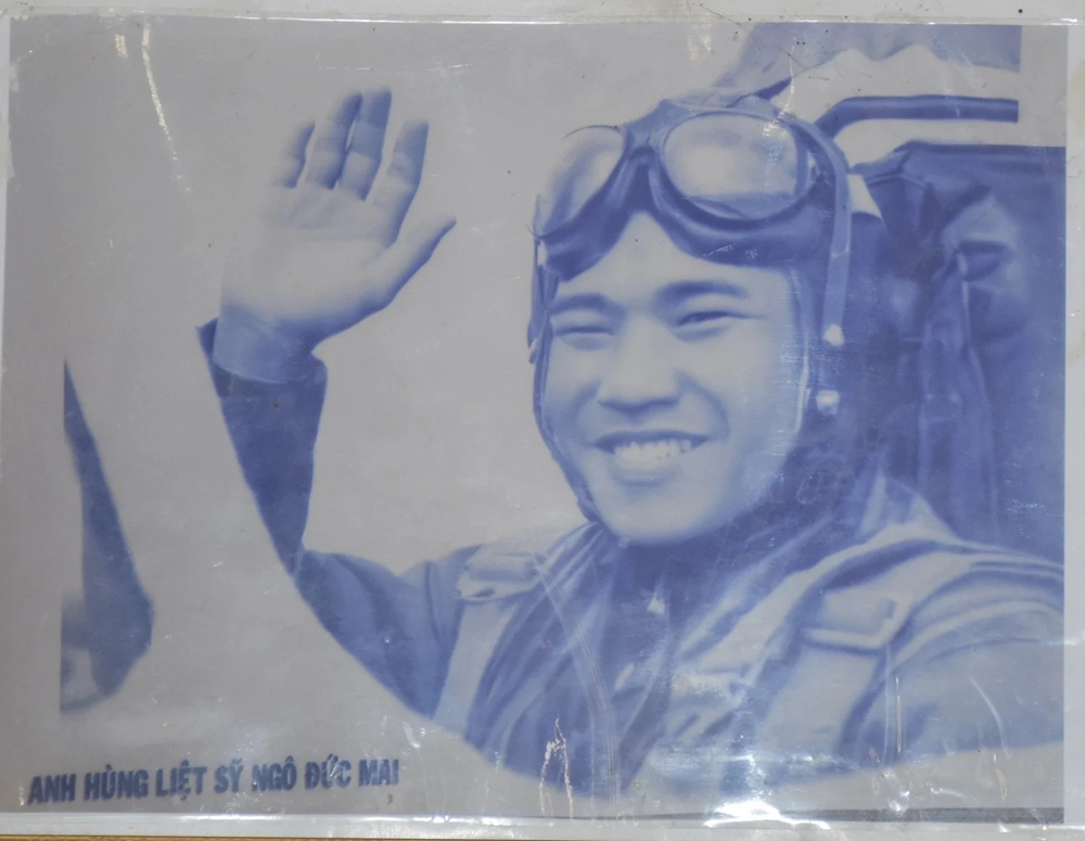 An táng hài cốt vị Anh hùng LLVT nhân dân, liệt sĩ trực tiếp bắn rơi 3 máy bay địch, từng vinh dự được gặp mặt Bác Hồ - ảnh 2