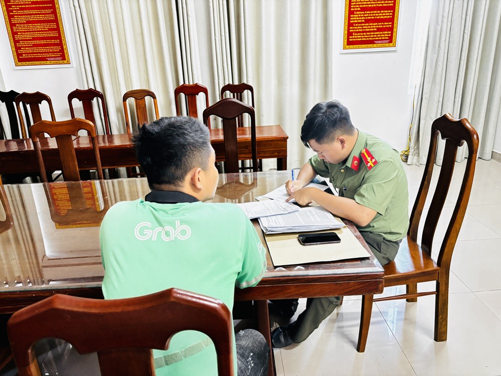 Đang chạy xe công nghệ, ông H. bất ngờ nhận hơn 1,7 tỷ đồng từ một công ty chứng khoán - ảnh 1