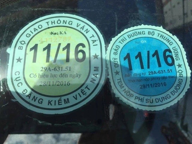 Đề xuất bỏ tem nộp phí sử dụng đường bộ dán trên kính ô tô - ảnh 1