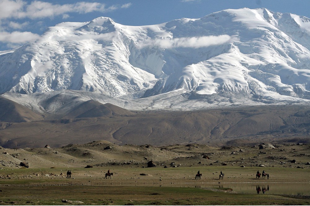 Bí ẩn sấm sét đỏ và lời nguyền rùng rợn phía sau dãy núi linh thiêng bậc nhất trong văn hóa Á Đông - ảnh 1