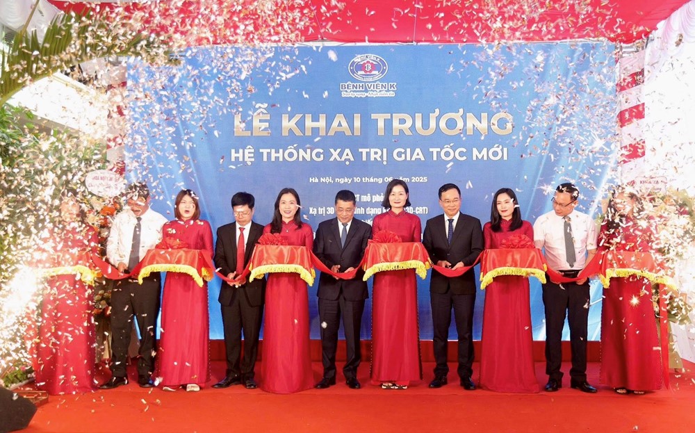 Việt Nam chính thức vận hành máy xạ trị 100 tỷ, bệnh nhân ung thư 'thoát cảnh' xếp hàng chờ đợi, điều trị đêm? - ảnh 1