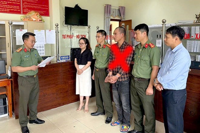 Khởi tố 2 vợ chồng bán hải sản  - ảnh 1