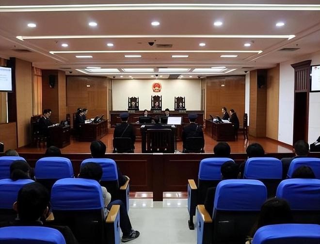 Triệu tập giám đốc chi nhánh ngân hàng, bắt lãnh đạo, phong tỏa công ty tín thác rút hơn 700 tỷ tiền gửi của khách  - ảnh 2