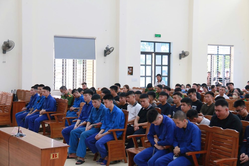 37 thanh niên từ 16-18 tuổi ra hầu tòa - ảnh 2