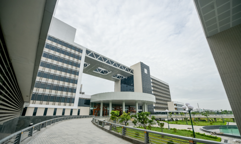 Miền Bắc Việt Nam chính thức vận hành bệnh viện hơn 1.700 tỷ đồng, có sân đỗ trực thăng riêng sau gần 2 thập kỷ thi công - ảnh 3