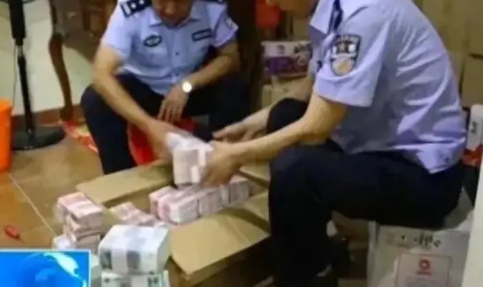 Thu giữ hơn 4.700 tỷ đồng tiền mặt bên trong trụ sở một công ty công nghệ - ảnh 1