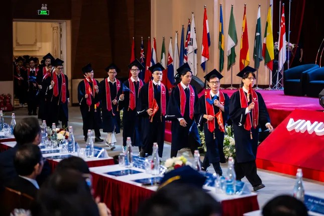 Trường ĐH tinh hoa 6.500 tỷ của ông Phạm Nhật Vượng: Sinh viên tốt nghiệp được Google trả lương 5 tỷ, một nửa khóa 'lọt mắt xanh' của tập đoàn danh tiếng - ảnh 3