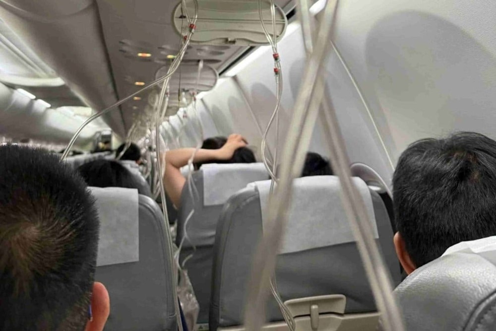 Máy bay chở theo 191 người đột ngột rơi tự do 7.000m - ảnh 1