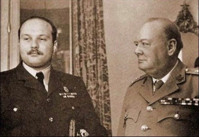 Vị vua nổi danh vì nghiện ‘ăn cắp vặt’ và niềm đam mê kỳ lạ với phim đồi trụy, cuối cùng phải chết tức tưởi nơi đất khách - ảnh 2