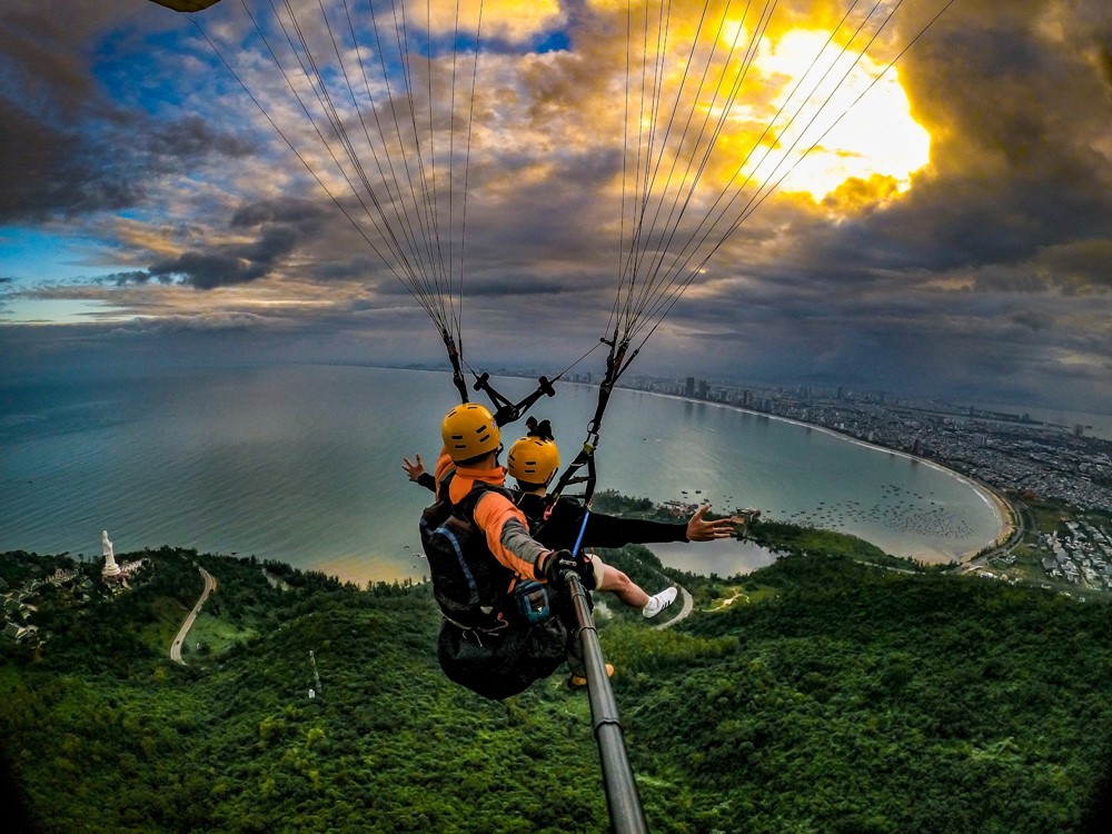 Du khách tử vong khi bay dù lượn trên bán đảo Sơn Trà  - ảnh 1