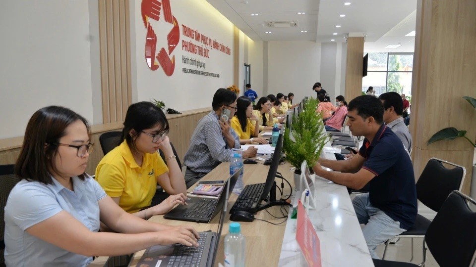 TP. Hồ Chí Minh ra văn bản khẩn liên quan đến cán bộ, công chức - ảnh 2