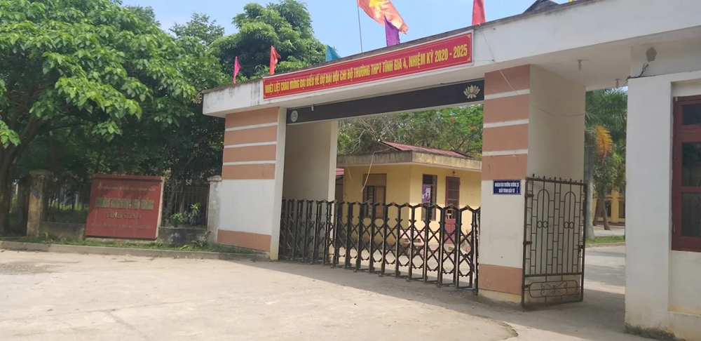 Khởi tố, tạm giam Hiệu trưởng và 5 giáo viên một trường THPT - ảnh 1