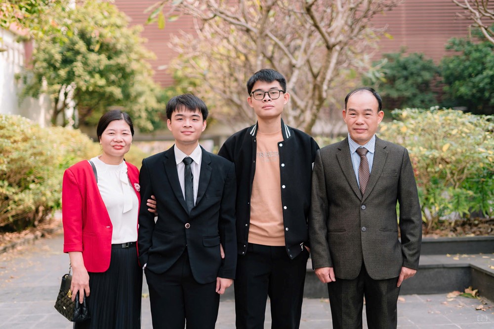 Thủ khoa khối A00 toàn quốc chia sẻ bí quyết đạt điểm tuyệt đối: Mỗi ngày chỉ luyện 1 đề, không thức khuya - ảnh 1