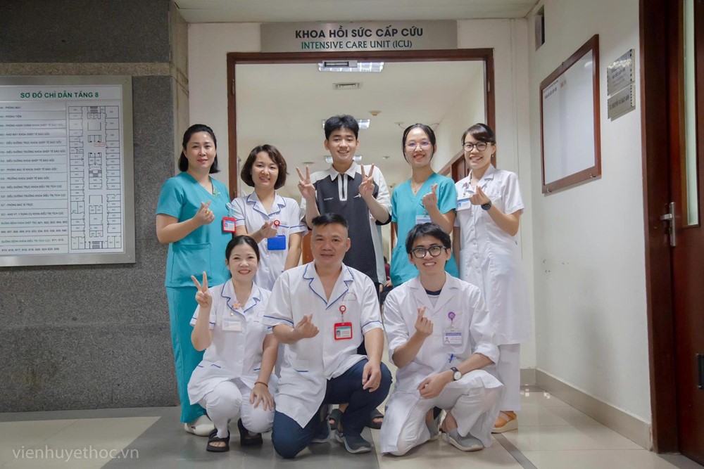 Nam sinh mắc ung thư, sáng điều trị hóa chất, tối học bài đạt 28 điểm khối A00 - ảnh 3