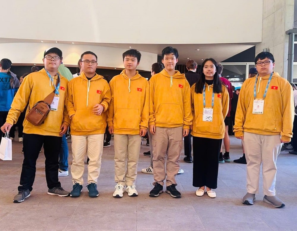 Vượt hơn 100 quốc gia và vùng lãnh thổ, Việt Nam trở lại top 10 Olympic Toán quốc tế - ảnh 1