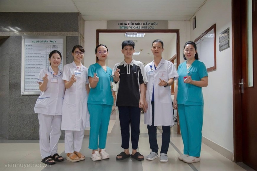 Hành trình kỳ diệu của nam sinh mắc ung thư máu, nghỉ học 1 năm nuôi ước mơ trở thành thầy giáo dạy Toán - ảnh 2