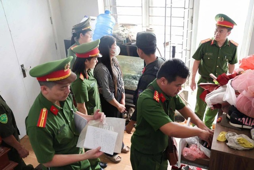 Khám xét nơi ở, bắt quản trị viên nhóm Facebook giao thông lớn - ảnh 2