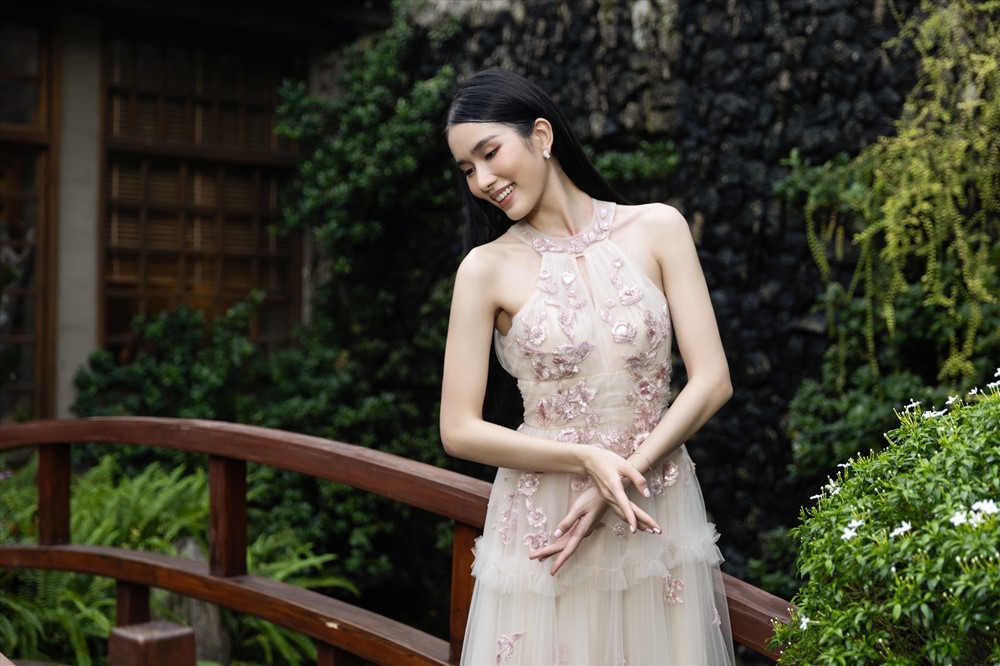 Á hậu Việt sinh năm 1998 là giảng viên trường 'nhà giàu' RMIT, bố chồng là giáo sư nổi tiếng - ảnh 1