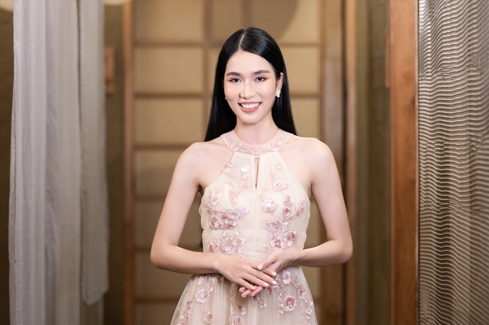 Á hậu Việt sinh năm 1998 là giảng viên trường 'nhà giàu' RMIT, bố chồng là giáo sư nổi tiếng - ảnh 4