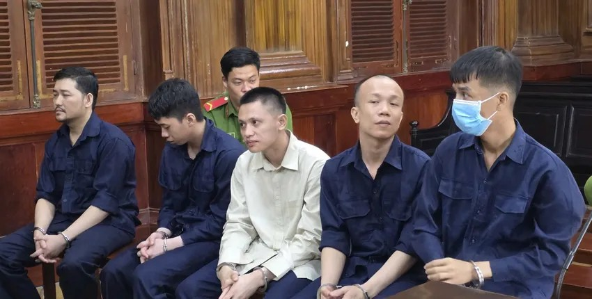 Tuyên phạt một cựu công an 8 năm 6 tháng tù - ảnh 1