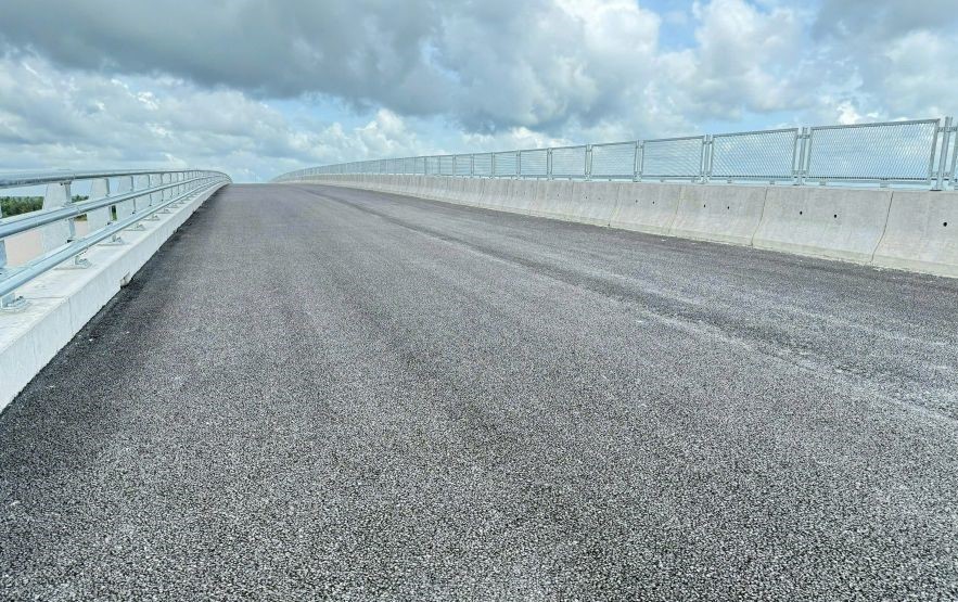 Từ sáng nay, chính thức thông xe tạm cầu dây văng hơn 4.000 tỷ, giúp rút ngắn quãng đường 80km - ảnh 1