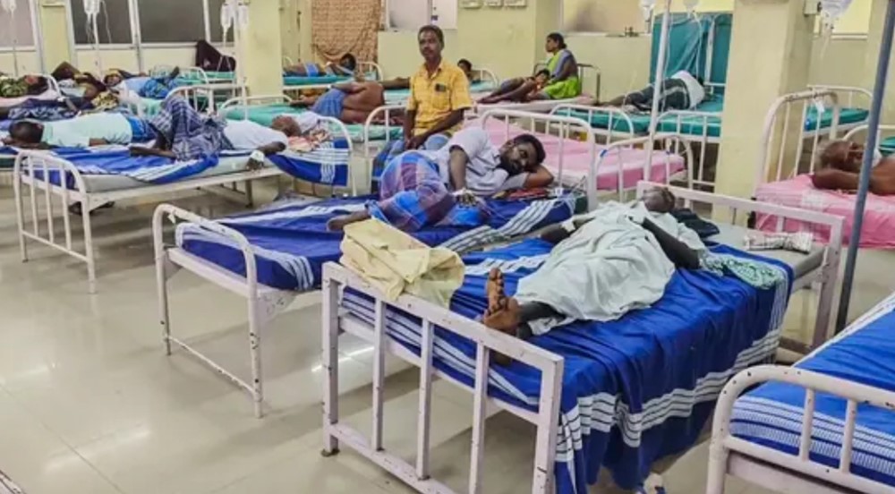 Bệnh nhân tử vong trong phòng cấp cứu vì bác sĩ trực đêm ngủ gật, đoạn video ghi lại tất cả - ảnh 2