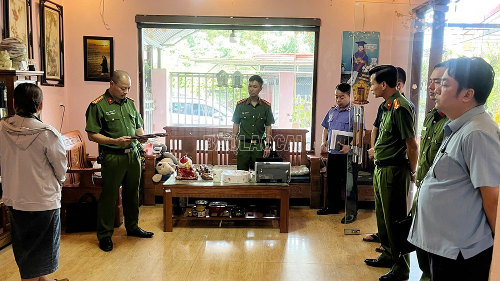 Khám xét nơi ở, khởi tố một nguyên Chủ tịch phường - ảnh 2