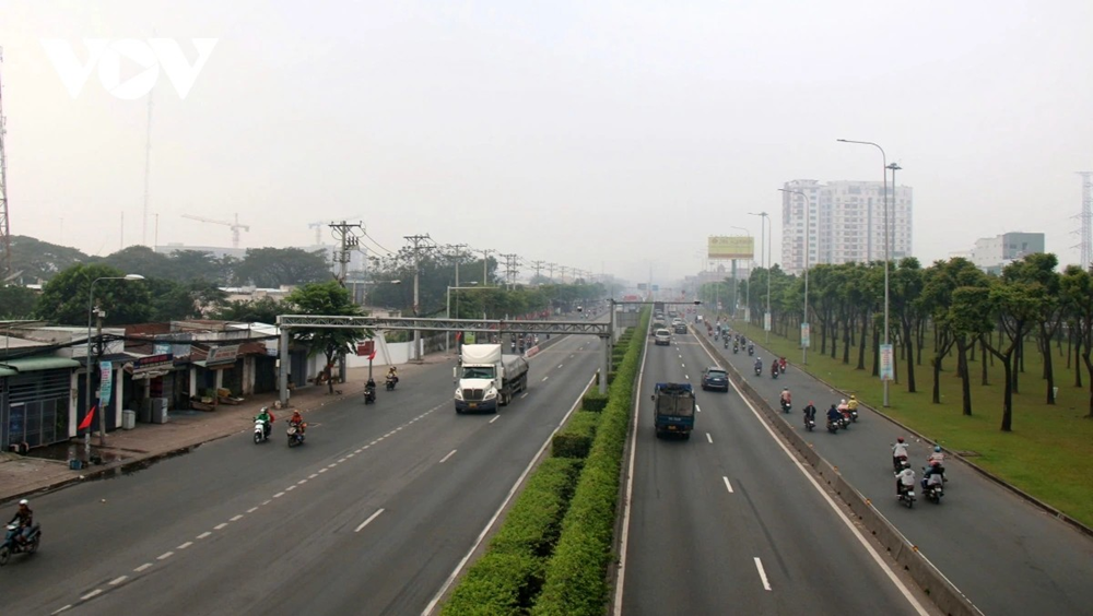 Từ giờ, 2 tuyến đường này chính thức cấm xe tải và xe khách dừng, đỗ - ảnh 1