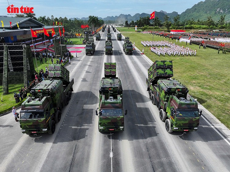 Dàn vũ khí, khí tài quy mô lớn của Việt Nam lần thứ hai xuất hiện sau gần 40 năm - ảnh 2