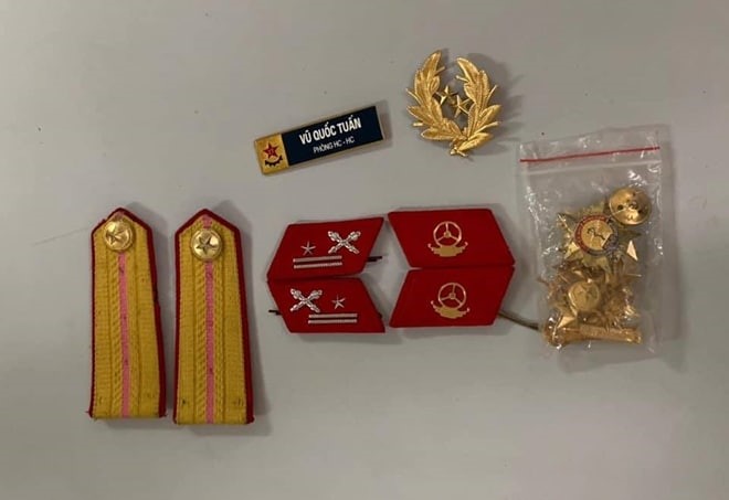 Người dân có thể phạt đến 75 triệu đồng nếu mua bán trái phép loại trang phục này - ảnh 2