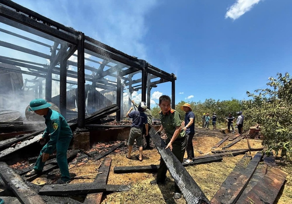 5 căn nhà gỗ quý giá 7 tỷ cháy thành than, chủ nhân ngất xỉu - ảnh 3