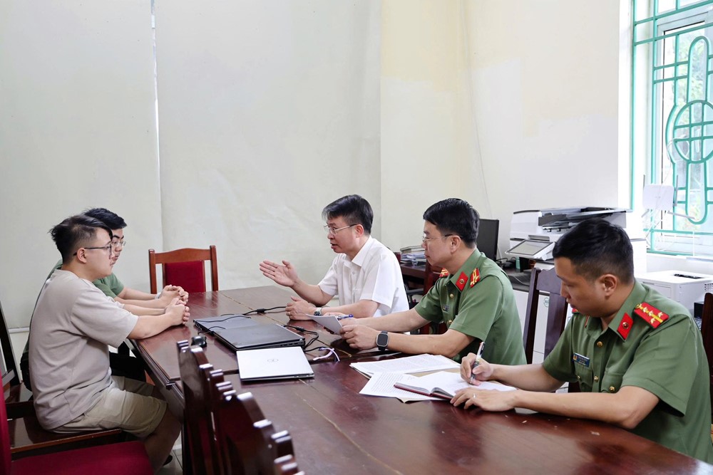 Khám xét khẩn cấp 1 công ty, khởi tố 20 người, tịch thu 800 tỷ trong đường dây lừa đảo tiền ảo - ảnh 3