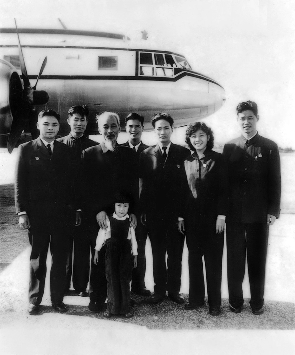 Chiếc chuyên cơ từng chở Bác Hồ đang gây ‘sốt’ mạng, là món quà đặc biệt tặng riêng Chủ tịch Hồ Chí Minh - ảnh 1