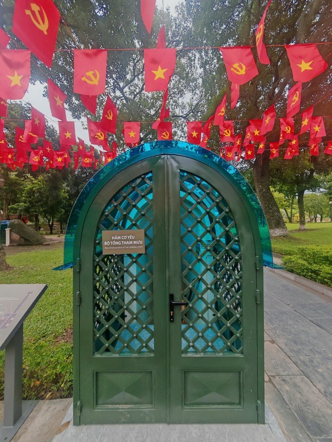 Căn hầm tuyệt mật giữa trung tâm Hà Nội lần đầu tiên mở cửa đón khách tham quan - ảnh 2