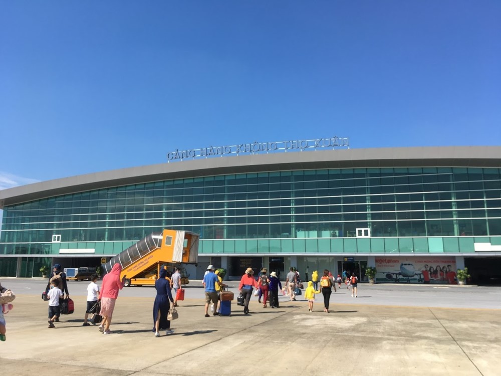 2 sân bay của Việt Nam tạm đóng cửa, hàng chục chuyến bay bị hủy - ảnh 1