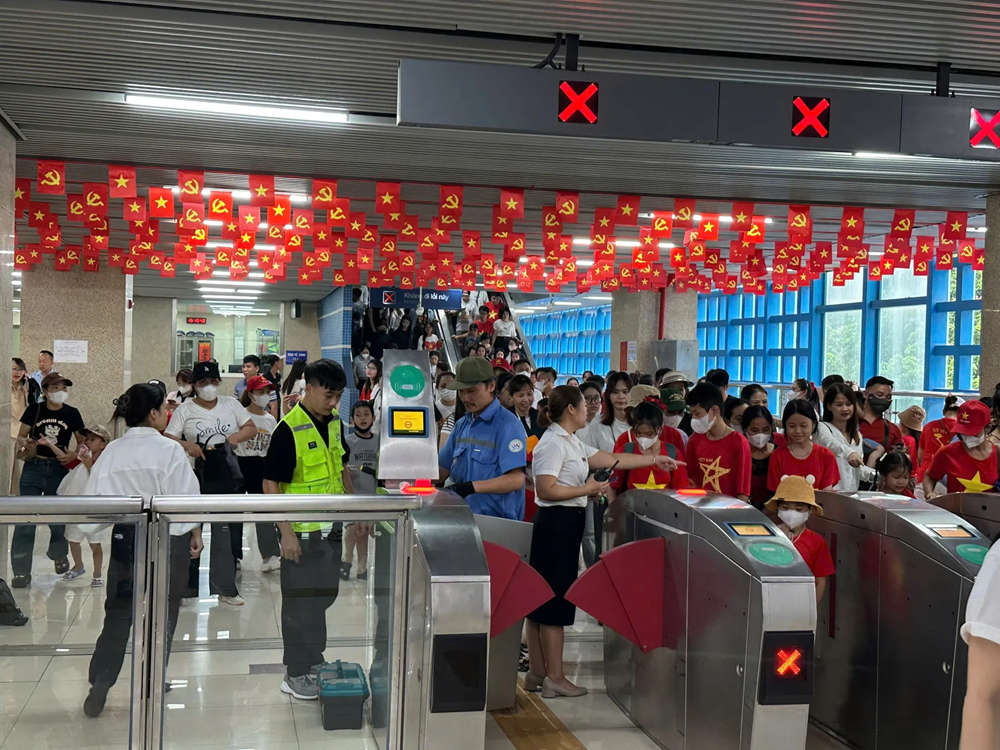 Hôm nay, người dân sử dụng xe buýt, tàu điện tại Hà Nội chú ý! - ảnh 2