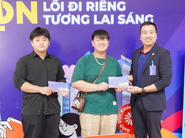 Một trường đại học tặng tiền cho 100% sinh viên nhân dịp Quốc khánh 2/9 - ảnh 1