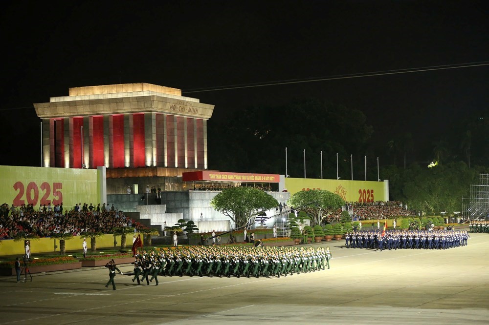 Trang Thông tin Chính phủ phát khuyến cáo quan trọng tới toàn thể bà con nhân dân đi xem tổng duyệt diễu binh, diễu hành A80 - ảnh 3
