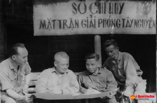 Trung tướng, Anh hùng LLVT nhân dân Nguyễn Quốc Thước nhận Huy hiệu cao quý của Đảng - ảnh 3