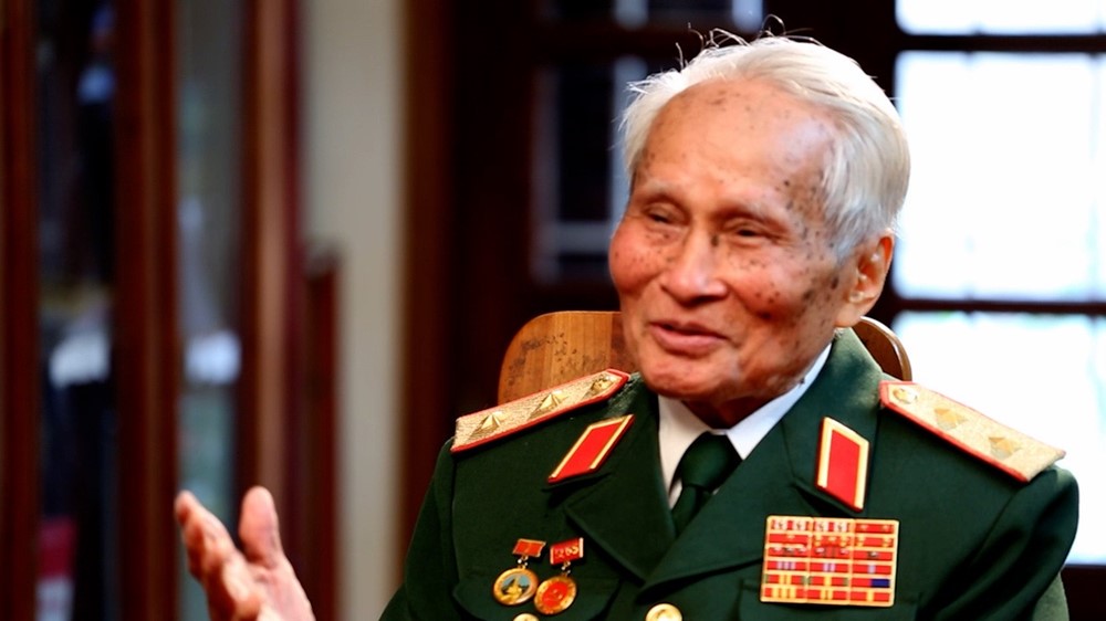 Trung tướng, Anh hùng LLVT nhân dân Nguyễn Quốc Thước nhận Huy hiệu cao quý của Đảng - ảnh 2