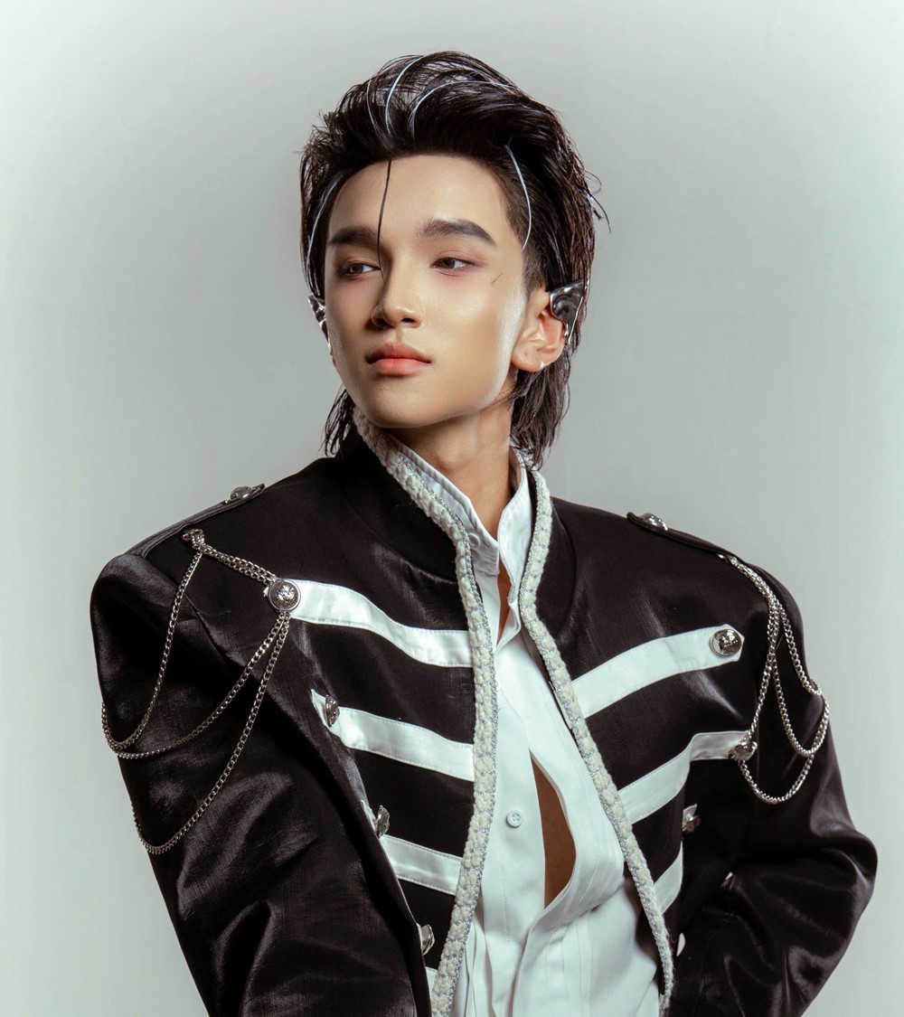 Nam ca sĩ Việt là chủ nhân của ca khúc triệu view viết đơn tình nguyện nhập ngũ - ảnh 2