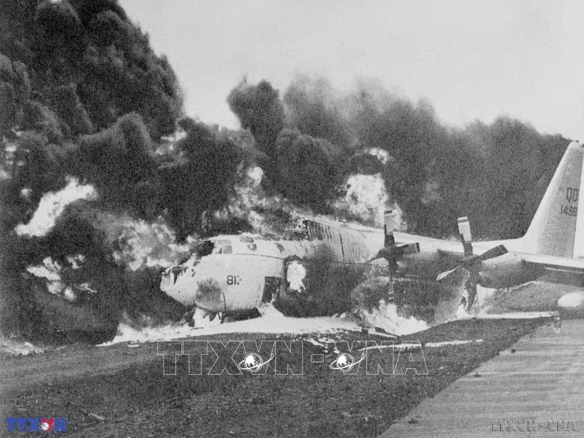 Sân bay của Việt Nam hơn 50 năm không đón bất kỳ chuyến bay nào, nay cực hút khách nhờ 1 bộ phim - ảnh 2