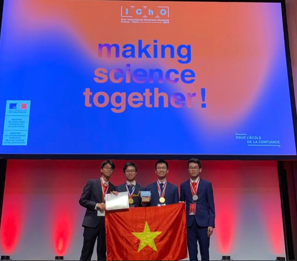 Thành tích khiến nhiều người suýt xoa của nam sinh từ chối chọn chuyên ngành đào tạo bác sĩ nội trú tại Đại học Y Hà Nội, là thủ khoa tại 'lò đào tạo tinh hoa' của tỷ phú Phạm Nhật Vượng - ảnh 2