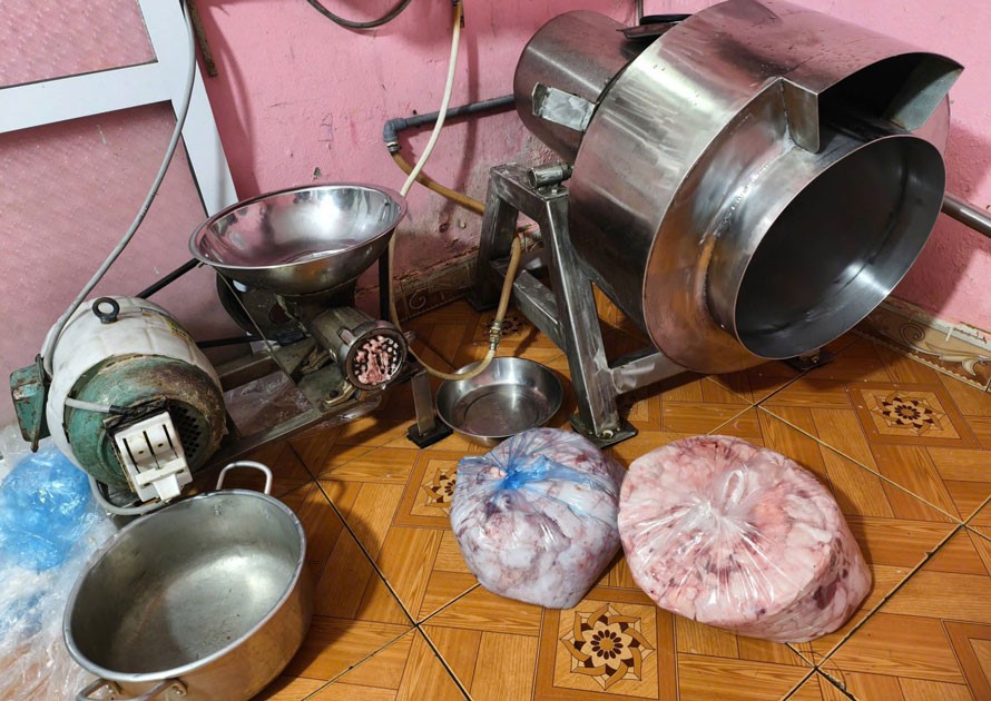 Khởi tố chủ cơ sở dùng ‘hàn the’ làm giò chả, xúc xích - ảnh 2
