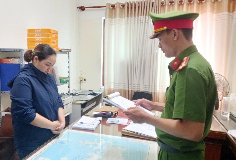 Tuyên án gần 31 năm tù đối với 5 cựu cán bộ xã - ảnh 3