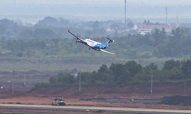 Lần đầu tiên, đường băng tại cảng hàng không lớn nhất Việt Nam đón máy bay - ảnh 3