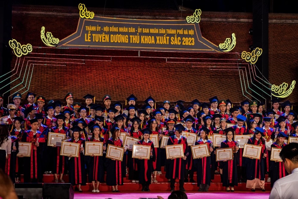 Hà Nội sẽ tuyên dương Thủ khoa xuất sắc tốt nghiệp đại học, học viện năm 2025 vào ngày 14/11 - ảnh 1