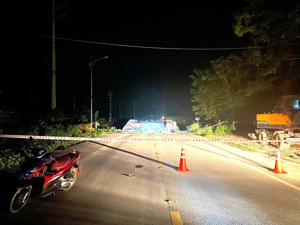Sập cầu lớn trong đêm, toàn bộ phương tiện bị cấm qua lại - ảnh 2