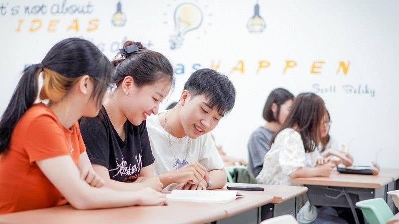 Một trường đại học chi 7 tỷ đồng hỗ trợ khẩn cấp cho gần 3.000 sinh viên chịu ảnh hưởng của bão số 10 - ảnh 1