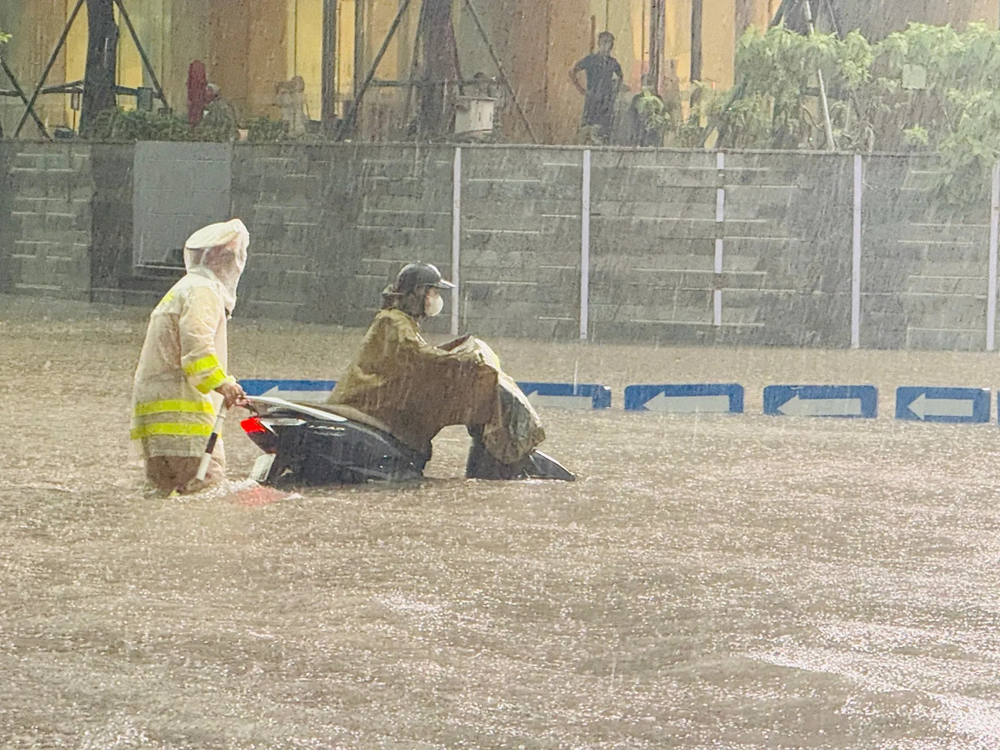 ‎Công an Hà Nội khuyến cáo người dân trước tình huống úng ngập - ảnh 4